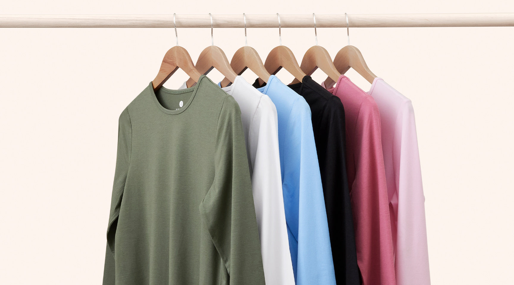 https://www.solbari.com/cdn/shop/articles/What_is_the_best_colour_to_wear_for_sun_protection__BlogPost_Banner_1728x.jpg?v=1638851954